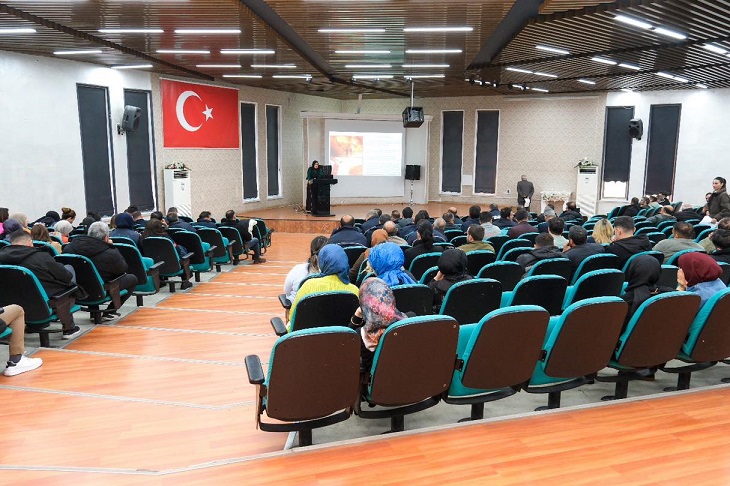 Erzincan Belediyesi personeline yönelik düzenli olarak, İnsan Kaynakları ve Eğitim