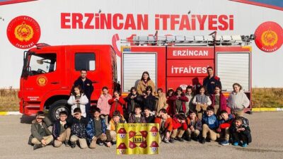 Erzincan Ziya Gökalp İlkokulu 2-A sınıfı öğrencileri, öğretmenleriyle birlikte Erzincan