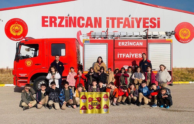 Erzincan Ziya Gökalp İlkokulu 2-A sınıfı öğrencileri, öğretmenleriyle birlikte Erzincan