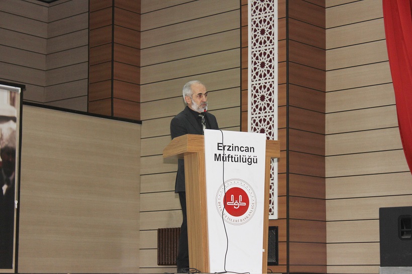 Erzincan İl Müftülüğü konferans salonunda İl Müftü Yardımcısı Rahmi Elen