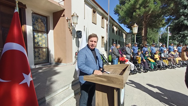 3 Aralık Dünya Engelliler Günü münasebetiyle bir mesaj yayınlayan Erzincan