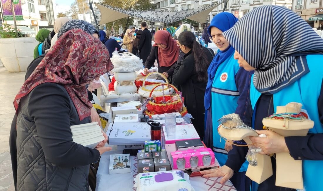 Türkiye Diyanet Vakfı Kadın Kolları öncülüğünde Gazze yararına 81 ilde