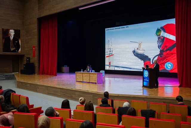 Erzincan Binali Yıldırım Üniversitesinde düzenlenen “Beyaz Kıta, Mavi Gelecek: Antarktika’dan