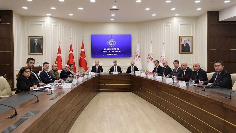 2026 yılında uygulanacak asgari ücreti belirlemek için çalışmalar başlıyor. İşçi,