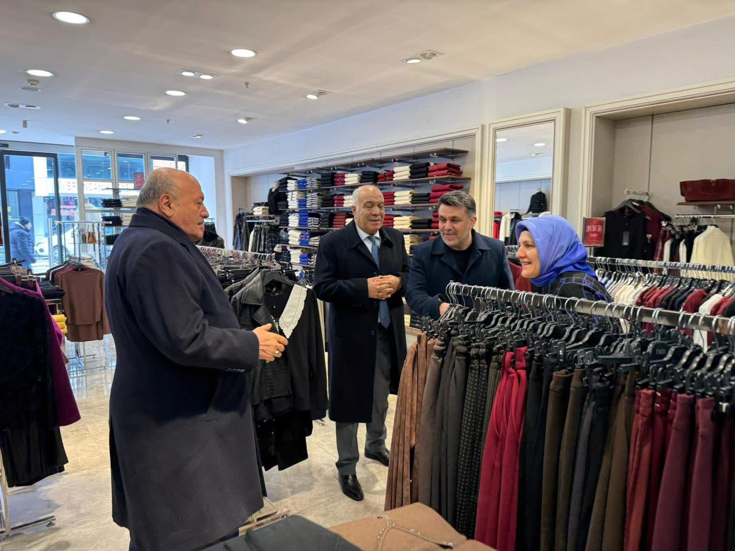 Erzincan Merkez Fevzipaşa Caddesi üzerinde faaliyet gösteren esnafları ziyaret eden