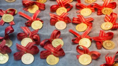 Altın fiyatları, yeni haftanın ilk işlem gününde yükselişini sürdürdü. Küresel