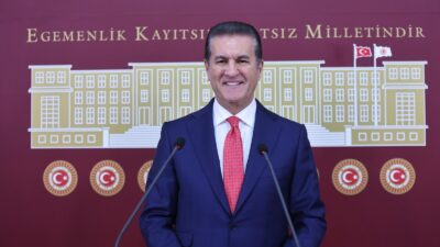 TBMM’de basın toplantısı düzenleyen CHP Erzincan Milletvekili Mustafa Sarıgül, 2025