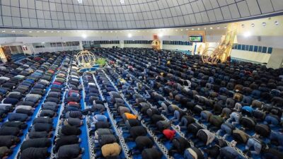 Ramazan ayının ilk teravih namazı için Erzincan, da vatandaşlar camilere