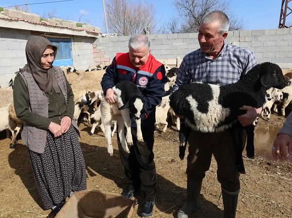 Eğitime önem veren anne babanın çocuklarından 2’si hâkim, 1’i avukat,