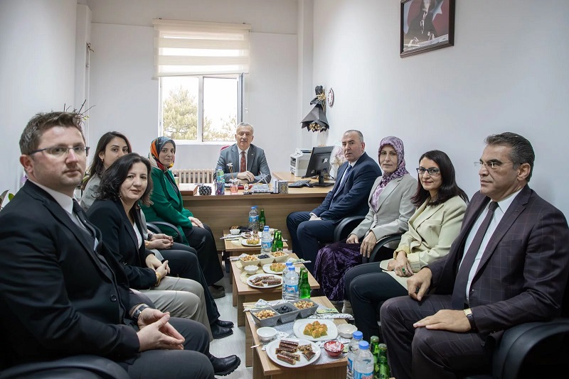 Erzincan Binali Yıldırım Üniversitesi Rektörü Prof. Dr. Akın Levent, EBYÜ