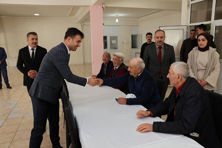 Erzincan Vali Yardımcısı Hüseyin Aydın, bayram ziyaretleri kapsamında Erzincan 100.