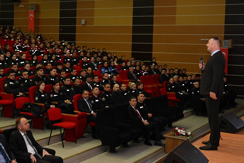 Erzincan İl Emniyet Müdürü Zafer Baybaba başkanlığında; müdür yardımcıları, birim