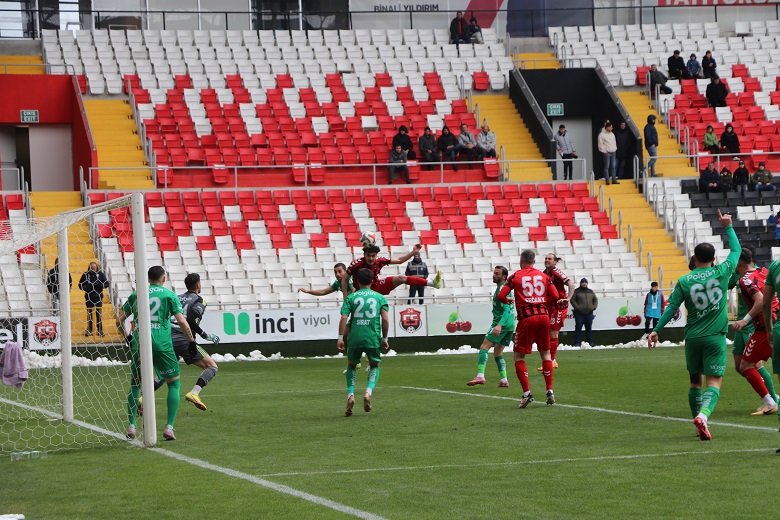 TFF 2. Lig Beyaz Grup 27. hafta mücadelesinde sahasında lider