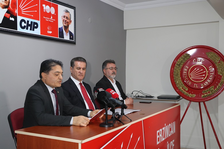 CHP Erzincan Milletvekili Mustafa Sarıgül, CHP Erzincan İl Başkanlığında bir
