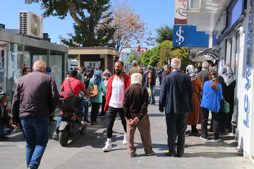 Türkiye'de işsizlik oranı şubat ayında bir önceki aya göre artış