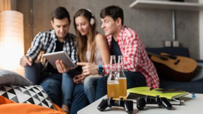 Dijital teknolojiler günlük yaşamın ayrılmaz bir parçası haline gelirken, ekran