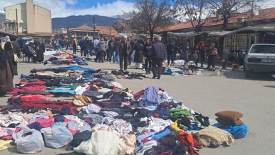 Erzincan’da her Pazartesi günleri Buğday Meydanı içerisinde kurulan bit pazarında