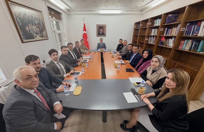 Kemaliye Kaymakamı Emirhan Arıkan başkanlığında, Kaymakamlık Toplantı Salonu’nda birim amirlerinin