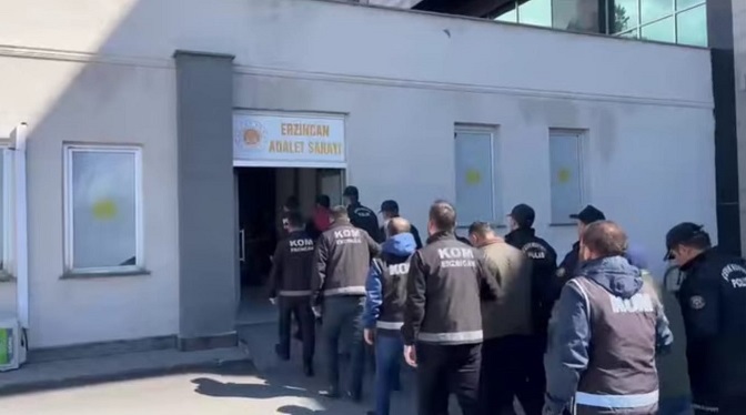 Erzincan’da polis ekipleri, çok sayıda suça karıştığı belirlenen şüphelilere yönelik