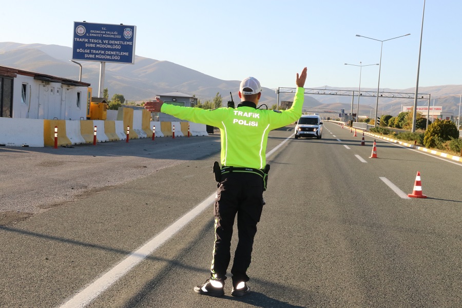 Karayolları Trafik Kanunu’nda yapılan yeni düzenleme yürürlüğe girdi.