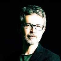 Lipödem, genellikle kadınlarda görülen, özellikle bacaklarda simetrik yağ birikimiyle karakterize