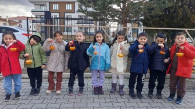 Demirkent TOKİ İlkokulu anasınıfı öğrencileri, çevre bilinci ile uluslararası dostluğu