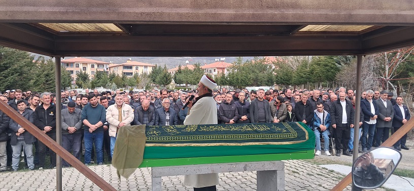 Erzincan Belediyesi Demirkent yerleşkesi Şehitler Caddesi üzerinde çöp toplayan aracın