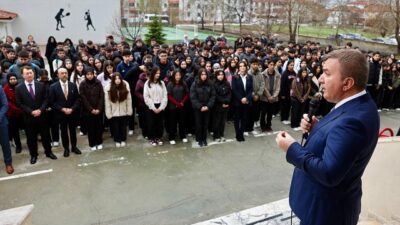 Okul ziyaretleri kapsamında Mustafa Doğan Anadolu Lisesi’ni ziyaret eden Erzincan