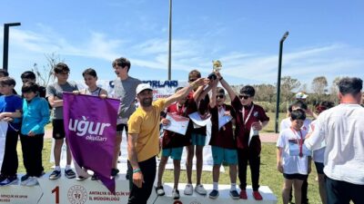 Antalya’nın Serik ilçesinde gerçekleştirilen Okul Sporları Küçük Erkekler Triatlon Türkiye