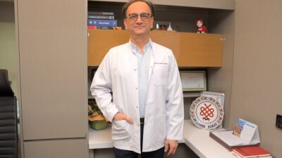 Tıp alanındaki gelişmelerin cerrahi yöntemleri de kökten değiştirdiğini belirten Özel