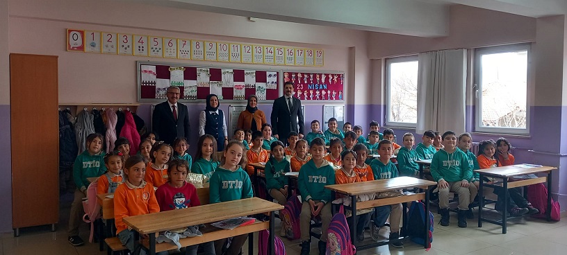 Demirkent TOKİ İlkokulu 2/A sınıfı öğrencileri, "Çevreme Duyarlıyım, Değerlerime Sahip