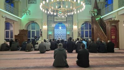 Erzincan İl Müftülüğü personelinin katılımıyla “Gençlerle Sabah Namazı Buluşması” gerçekleştirildi.