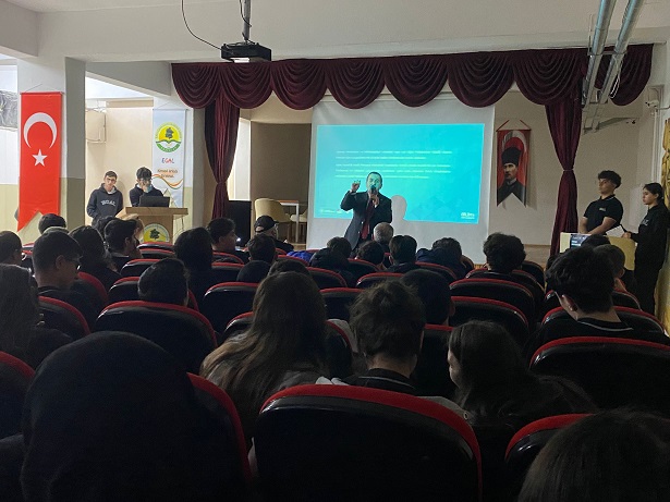 TÜBİTAK Bilim Söyleşileri kapsamında Erzincan’da düzenlenen “Koruyucu Sağlıkla Güçlenen Yaşam: