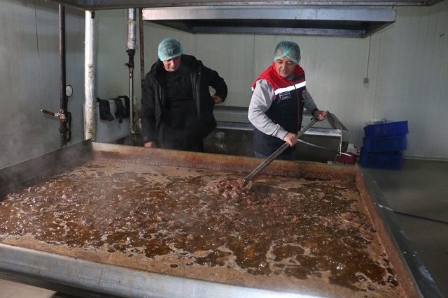 KKYDP hibesiyle kurulan Üzümlü’deki et işleme tesisi, Erzincan etini işleyerek