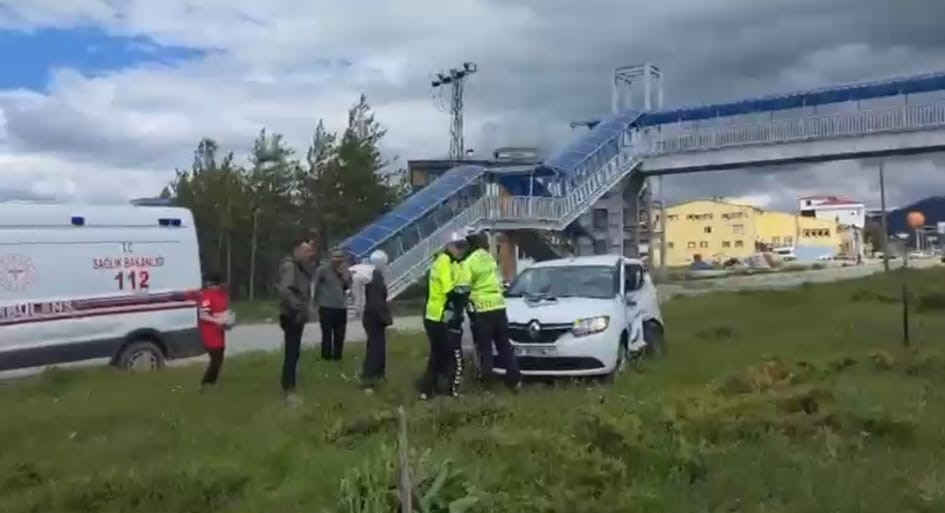 Erzincan'ın Refahiye ilçesinde meydana gelen trafik kazasında 6 kişi yaralandı