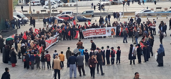 Erzincan’da sivil toplum kuruluşları, Gazze'ye insani yardım ulaştırmak üzere yola