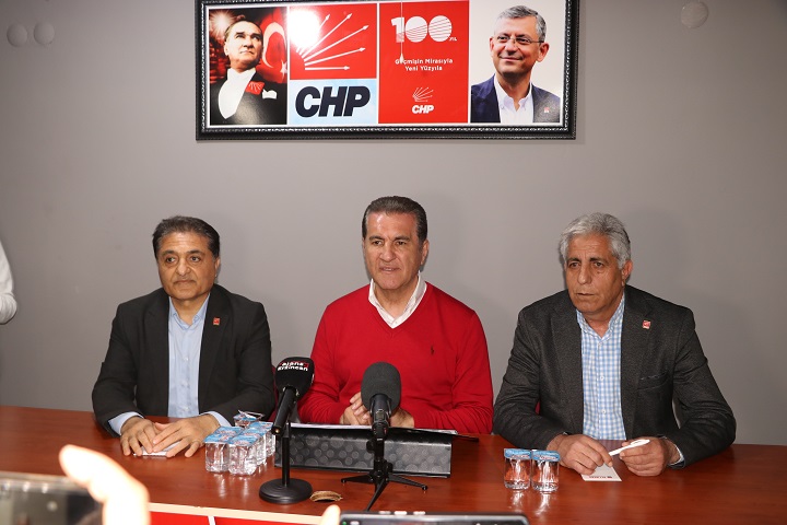 CHP Erzincan Milletvekili Mustafa Sarıgül, CHP Erzincan İl Başkanlığında bir