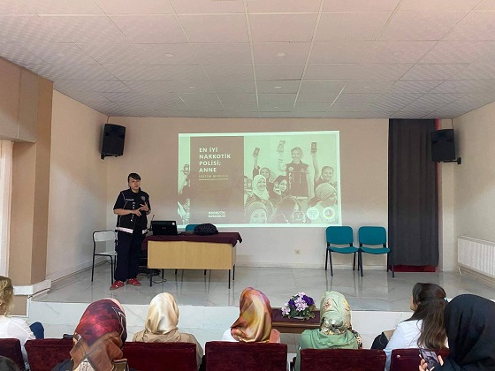 Erzincan İl Emniyet Müdürlüğü Narkotik Suçlarla Mücadele Şube Müdürlüğü ekipleri,