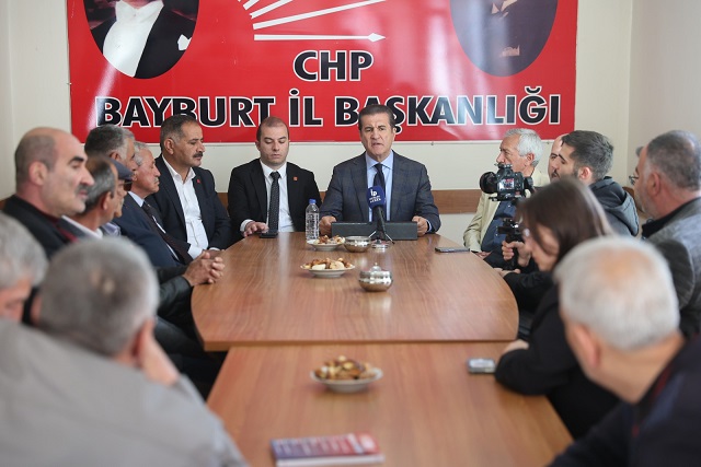 CHP Erzincan Milletvekili Mustafa Sarıgül, saha çalışması için görevlendirildiği Bayburt’ta