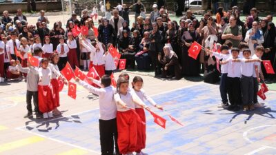 Erzincan’da Kavakyolu Şehit Salih Ay İlkokulu tarafından düzenlenen 19 Mayıs