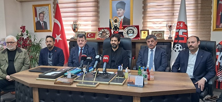 Kurban Bayramı'nın 4'üncü gününde Erzincanspor Tesisleri'nde bayramlaşma programı düzenlendi.