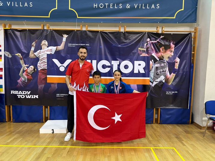 Hırvatistan’ın Opatija şehrinde düzenlenen U-13 Adria Youth International Badminton Turnuvası’nda