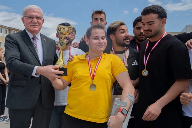 Erzincan Binali Yıldırım Üniversitesi 19. Bahar Şenlikleri kapsamında düzenlenen sportif