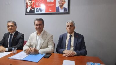 CHP Erzincan Milletvekili Mustafa Sarıgül, CHP Erzincan İl Başkanlığında bir