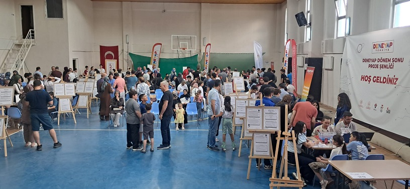 Erzincan Gençlik Merkezi bünyesinde faaliyet gösteren DENEYAP Teknoloji Atölyesi'nde tasarım