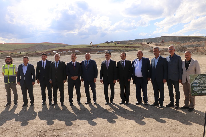 AK Parti Erzincan Milletvekili Süleyman Karaman, yapımı devam eden Erzincan