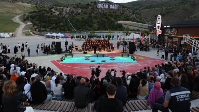 Erzincan Valisi Hamza Aydoğdu ve eşi Emine Aydoğdu, Kent protokolüyle