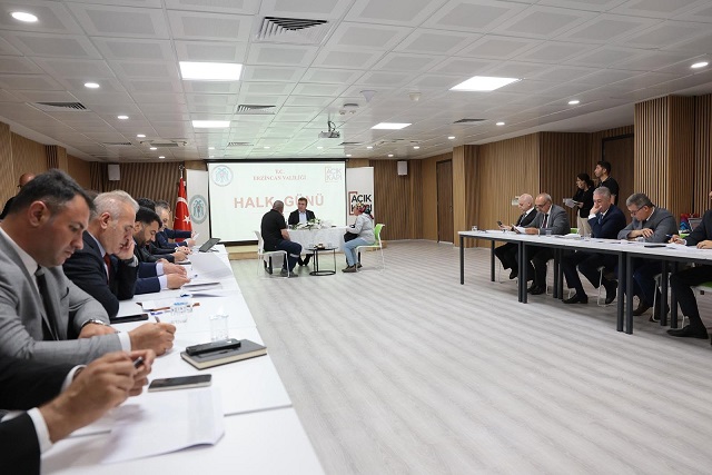 Erzincan Valisi Hamza Aydoğdu, “Halk Günü Buluşmaları” kapsamında vatandaşlarla bir