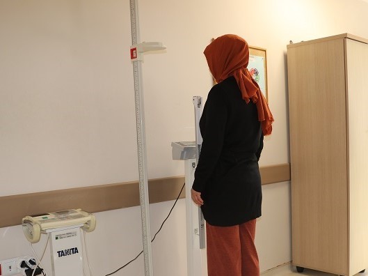 Boy ve kilo değerleri kullanılarak hesaplanan vücut kütle indeksi incelendiğinde;
