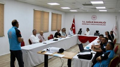 Erzincan İl Sağlık Müdürlüğü toplantı salonunda, Sağlık Hizmetleri Başkanı Dr.
